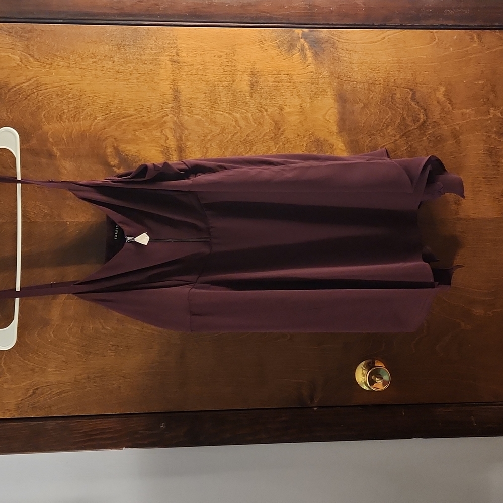 NWT Torrid Size 1 Burgundy Chiffon Handkerchief Hem Baby Doll Top w/zip bodice